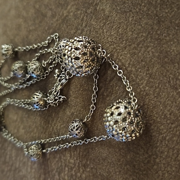 5/$25 VTG Filigree Ball Beaded Long Chain Necklace - Picture 3 of 5